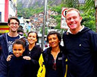 Parlamentar inglês e líder da Frente Parlamentar Global de TB visitam a Rocinha