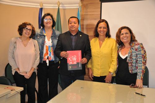 Fiocruz e Cofen lançam especial da 'Ciência & Saúde Coletiva' sobre os desafios da enfermagem