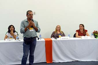 Mesa destaca os múltiplos significados do parto em seminário no Rio